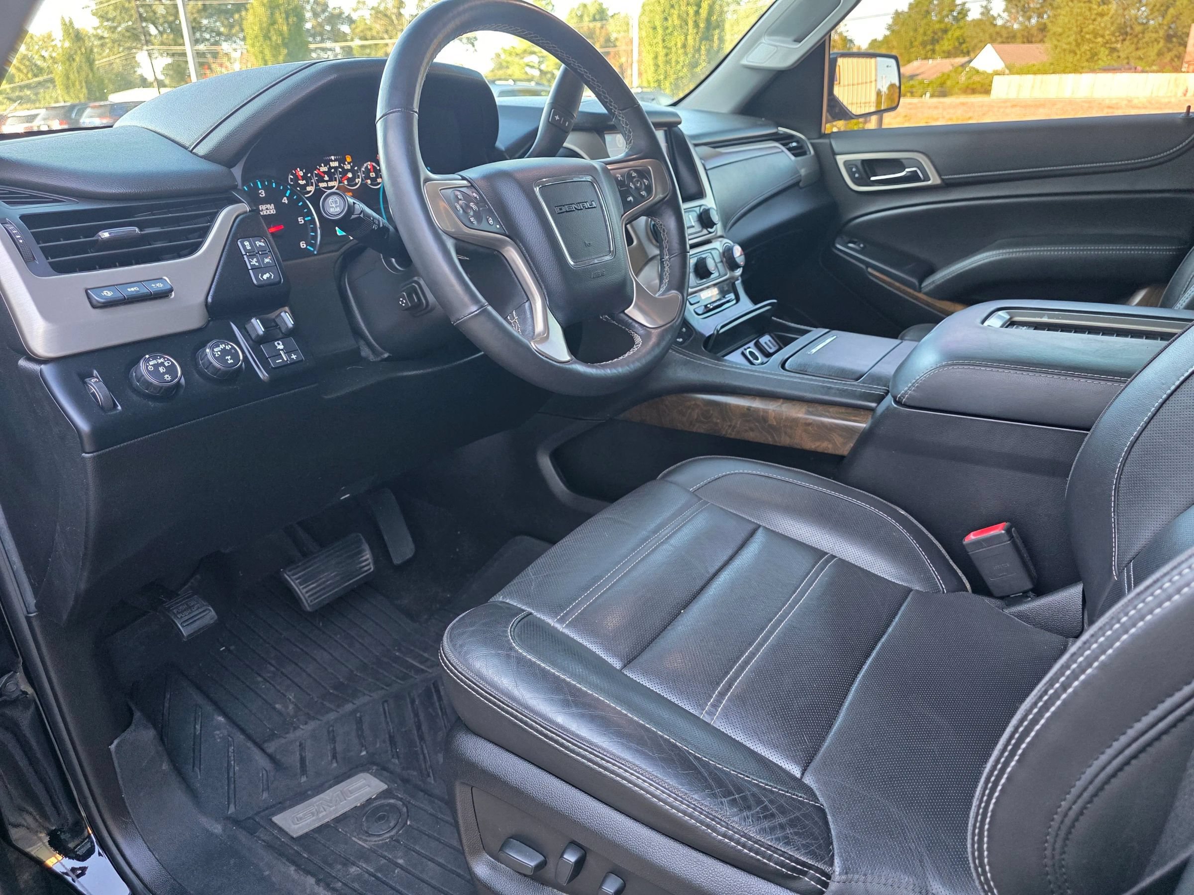 Used 2018 GMC Yukon Denali w/ Open Road Package AWD/4WD image 13