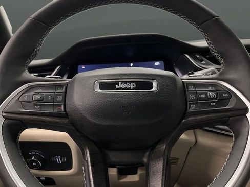 Used 2024 Jeep Grand Cherokee Limited image 18