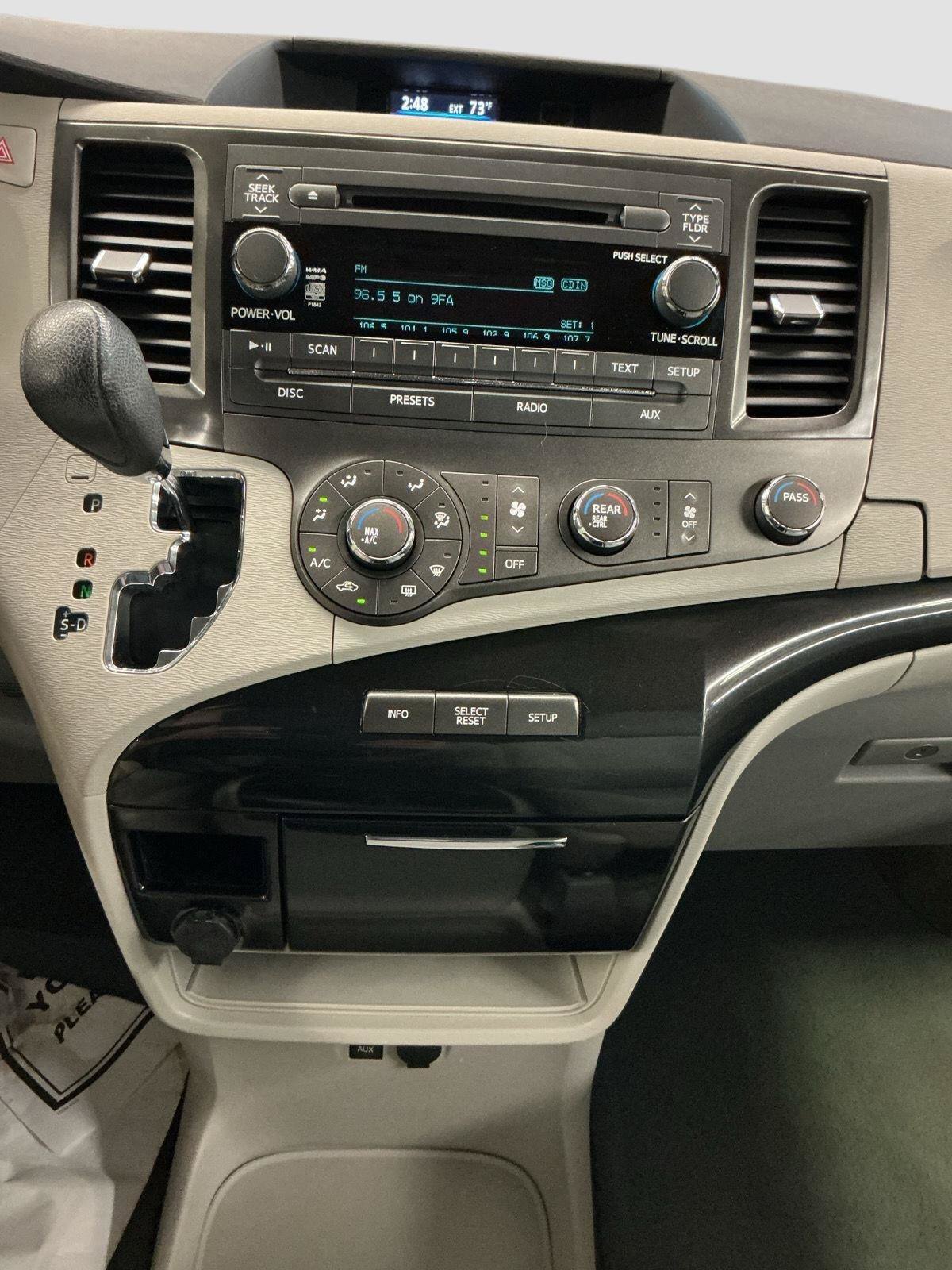 Used 2011 Toyota Sienna LE w/ Towing Pkg FWD image 12