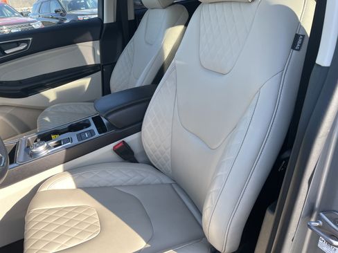 Used 2023 Ford Edge Titanium image 11
