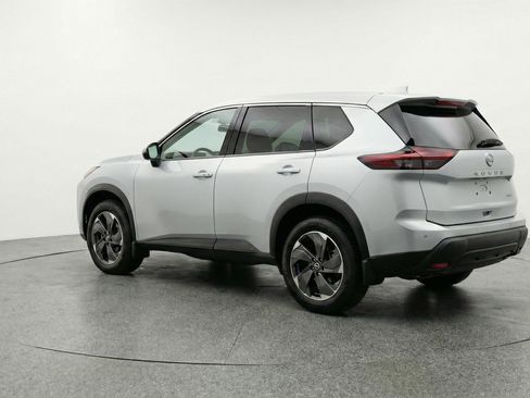 Used 2025 Nissan Rogue SV FWD image 6