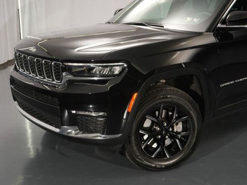 Used 2025 Jeep Grand Cherokee L Limited w/ Luxury Tech Group II image 6