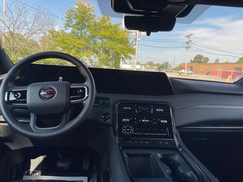 Used 2025 Nissan Armada PRO-4X AWD/4WD image 13
