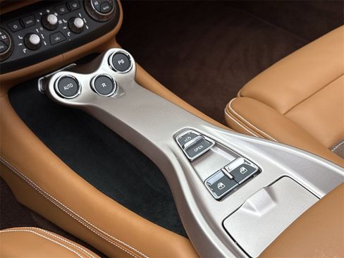 Used 2013 Ferrari California Base image 20