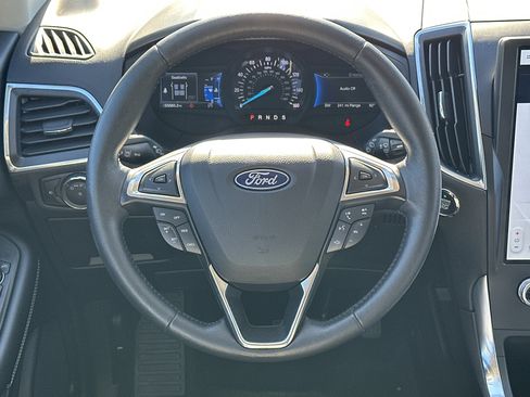 Used 2022 Ford Edge Titanium image 24