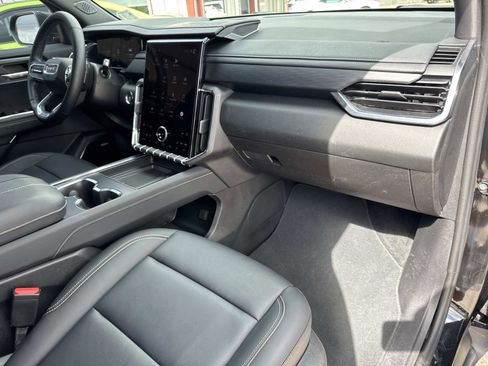 Used 2024 GMC Acadia Elevation w/ Black Edition FWD image 12