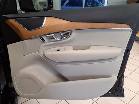 Used 2021 Volvo XC90 T6 Momentum w/ Climate Package image 12