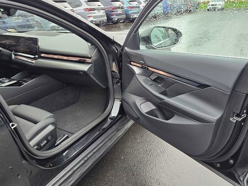 Used 2024 BMW i5 eDrive40i w/ M Sport Package image 12