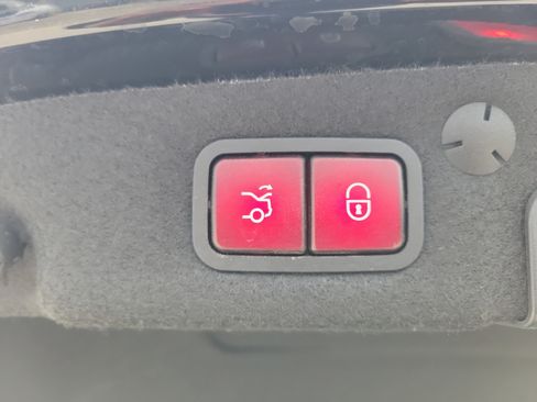 Used 2019 Mercedes-Benz C 300 Sedan image 9