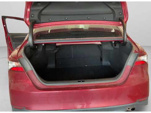 Used 2021 Toyota Camry LE FWD image 31