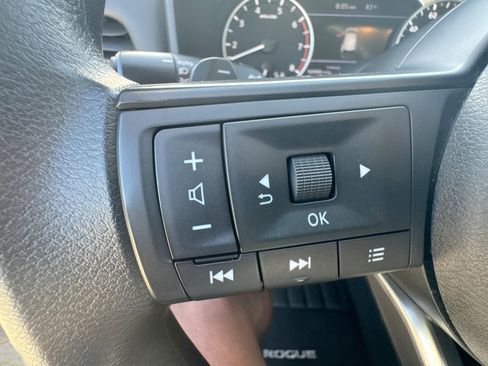 Used 2024 Nissan Rogue S FWD image 23