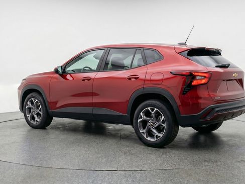 Used 2025 Chevrolet Trax LT FWD image 6