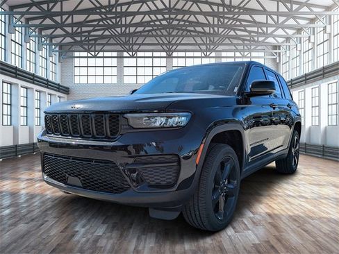 New 2025 Jeep Grand Cherokee Altitude image 8
