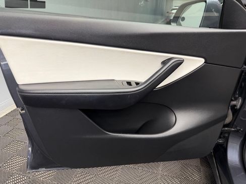 Used 2022 Tesla Model Y Performance AWD/4WD image 33