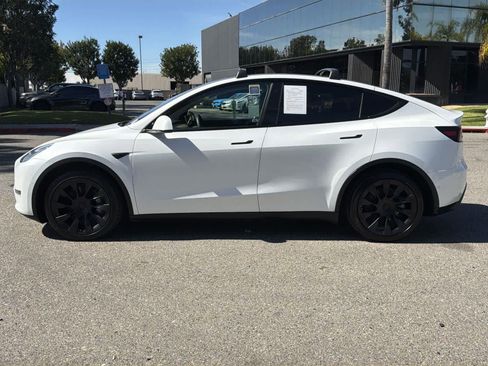 Used 2021 Tesla Model Y Long Range image 3