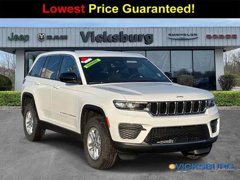 New 2025 Jeep Grand Cherokee Laredo image 1