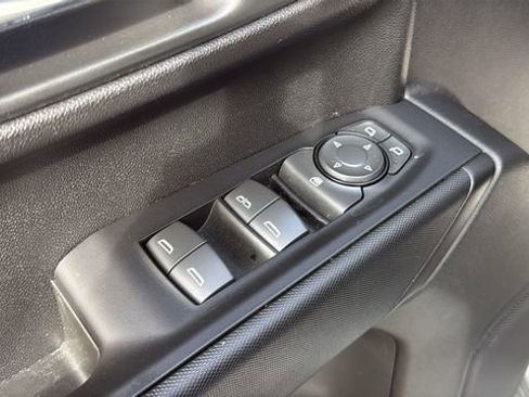 Used 2025 Chevrolet Silverado 1500 Custom image 19