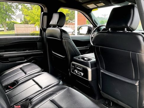 Used 2019 Ford Expedition XLT w/ Equipment Group 201A AWD/4WD image 28
