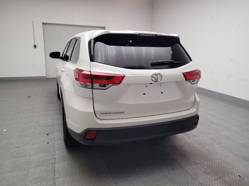 Used 2018 Toyota Highlander LE image 6