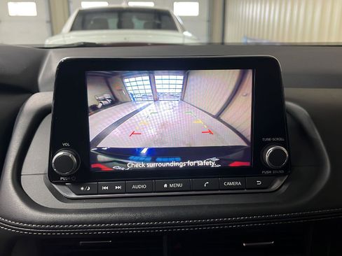 Used 2024 Nissan Rogue SV image 20