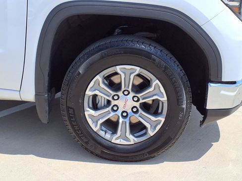 Used 2024 GMC Sierra 1500 SLT RWD image 9