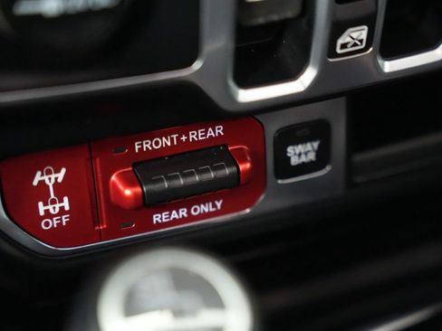 Used 2018 Jeep Wrangler Unlimited Rubicon AWD/4WD image 27