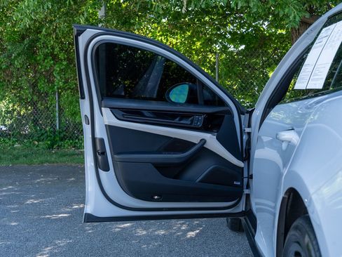 Certified 2024 Porsche Panamera RWD image 20