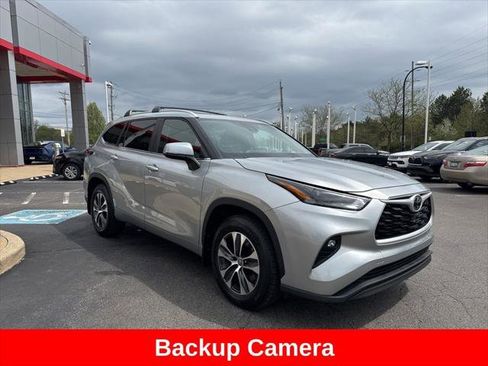 Certified 2024 Toyota Highlander XLE AWD/4WD image 9