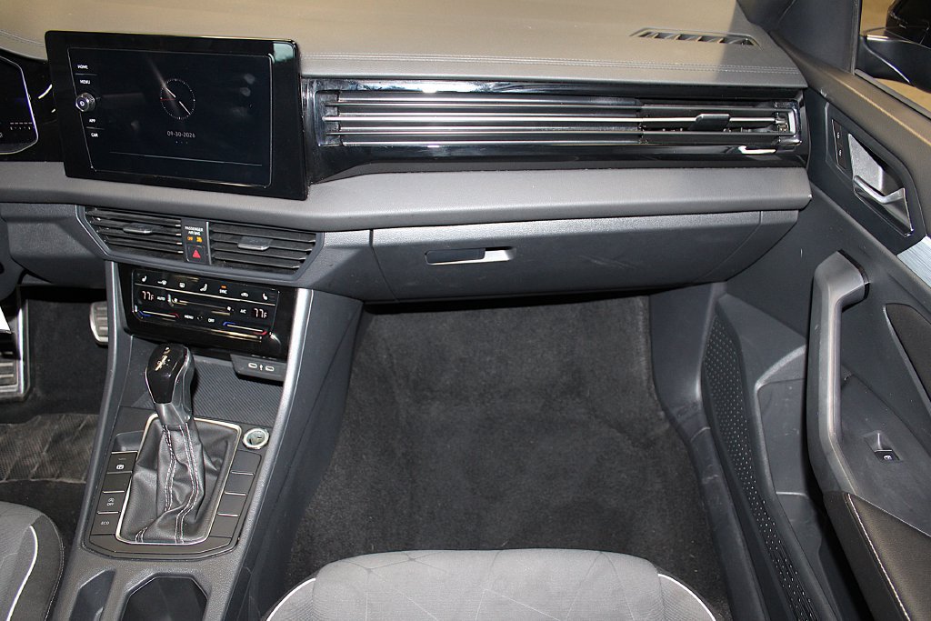 Used 2025 Volkswagen Jetta Sport FWD image 29