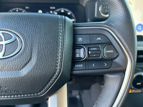 Used 2025 Toyota 4Runner Trailhunter image 16