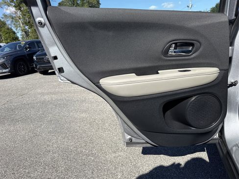 Used 2021 Honda HR-V LX image 30