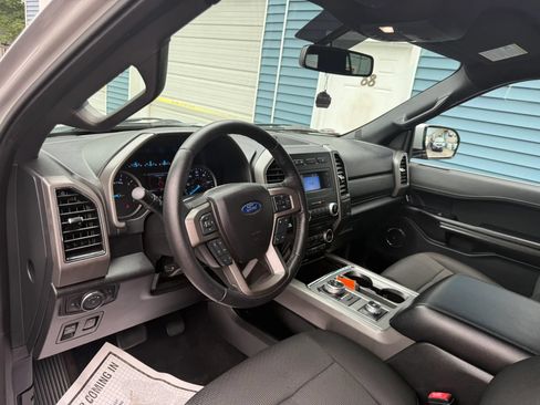 Used 2018 Ford Expedition XLT AWD/4WD image 10