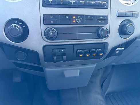 Used 2013 Ford F550 4x4 SuperCab Super Duty w/ Payload Upgrade Pkg image 37