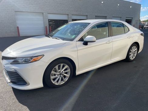 Used 2022 Toyota Camry LE image 4