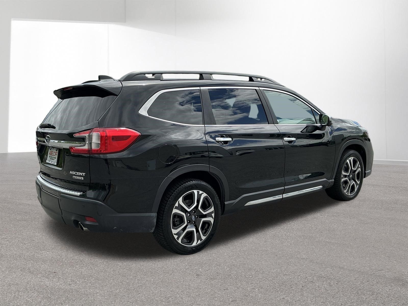 Used 2023 Subaru Ascent Touring AWD/4WD image 3