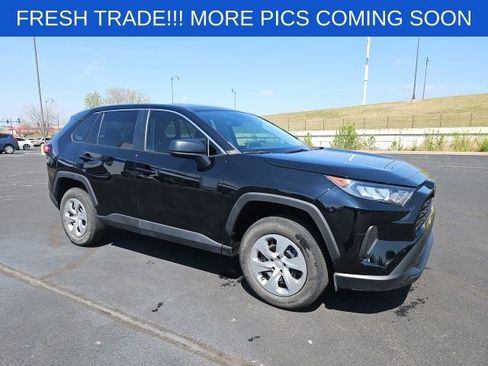 Used 2022 Toyota RAV4 LE image 8