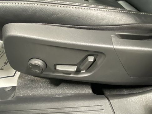 Certified 2024 Volvo XC40 B5 Plus w/ Protection Package Premier image 12