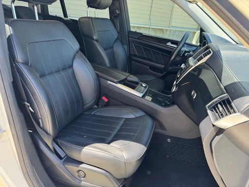 Used 2015 Mercedes-Benz GL 450 4MATIC image 31