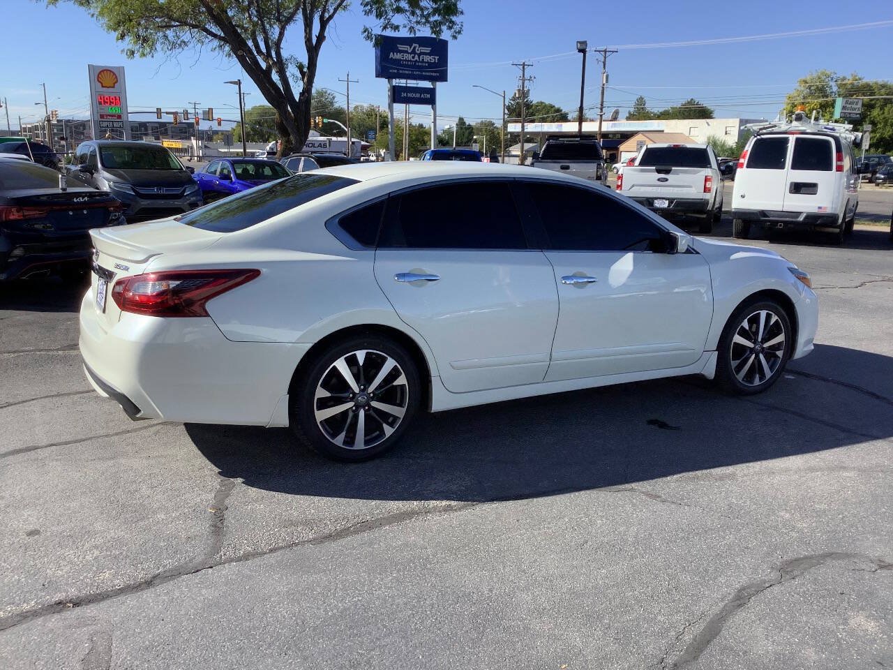 Used 2017 Nissan Altima 3.5 SR FWD image 11