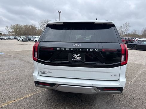 Used 2025 Ford Expedition Max Platinum AWD/4WD image 3