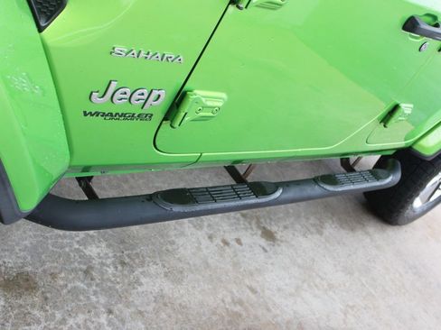 Used 2018 Jeep Wrangler Unlimited Sahara AWD/4WD image 18