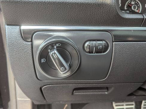 Used 2014 Volkswagen Eos image 17