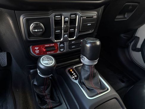 Used 2020 Jeep Gladiator Rubicon AWD/4WD image 21