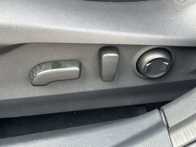 Used 2025 Subaru Outback Premium AWD/4WD image 15
