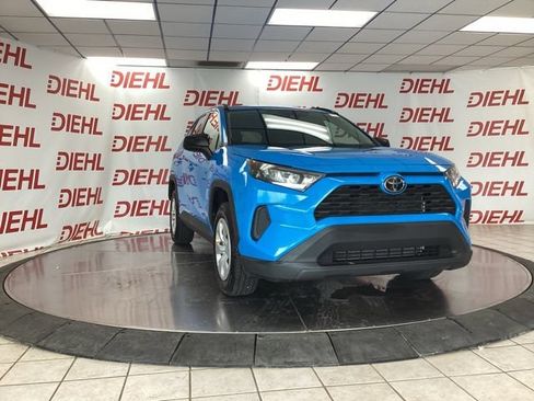 Used 2019 Toyota RAV4 LE w/ All Weather Liner Package FWD image 1