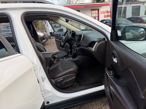 Used 2015 Jeep Cherokee Trailhawk w/ Comfort/Convenience Group image 16