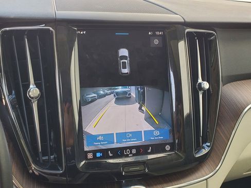 Certified 2022 Volvo XC60 B5 Momentum image 24