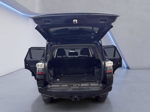 Used 2018 Toyota 4Runner SR5 Premium image 12