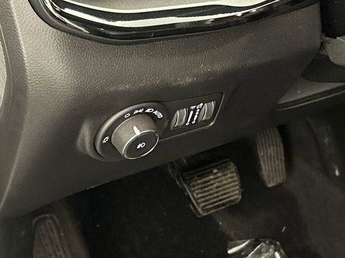 Used 2025 Jeep Compass Trailhawk image 12