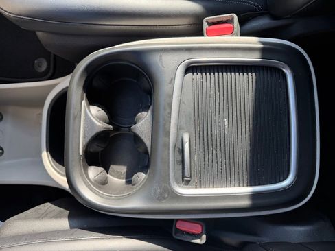 Used 2023 Chrysler Pacifica Touring-L image 38